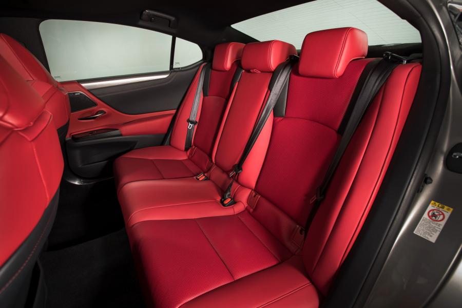 Интерьер Lexus ES350 F-Sport 2018 года  (NA) (фото 10 из 47)